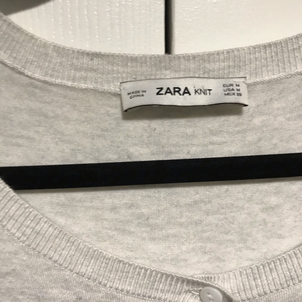 ๐ Zara Ruffled Sleeve Cardigan - Picture 2 of 4